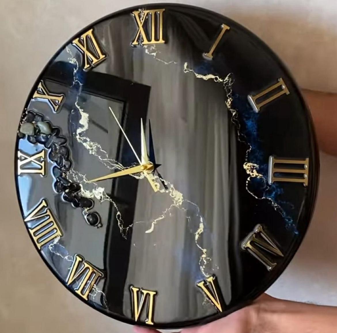 Customized Circle Shape Resin Clock